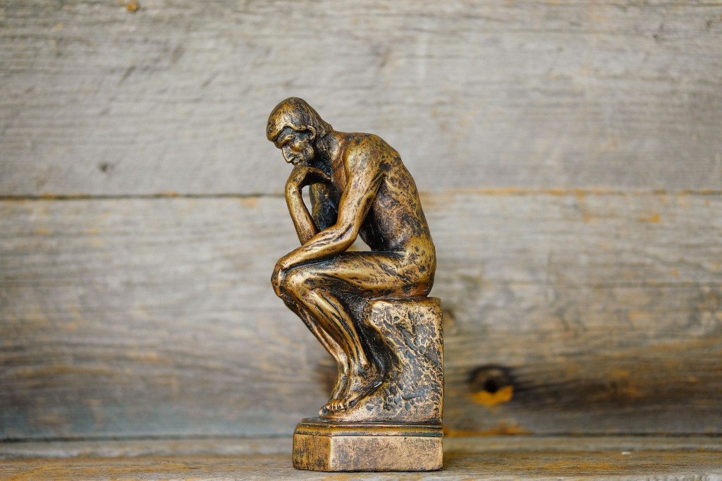 https://unsplash.com/photos/green-ceramic-statue-of-a-man-2RRq1BHPq4E?utm_content=creditShareLink&utm_medium=referral&utm_source=unsplash